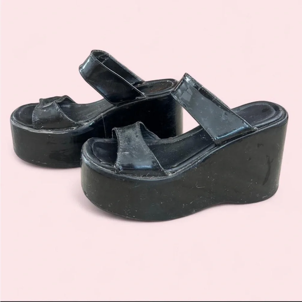 UNIF Gia Sandals